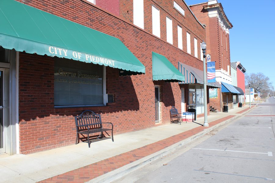 Downtown Piedmont storefronts